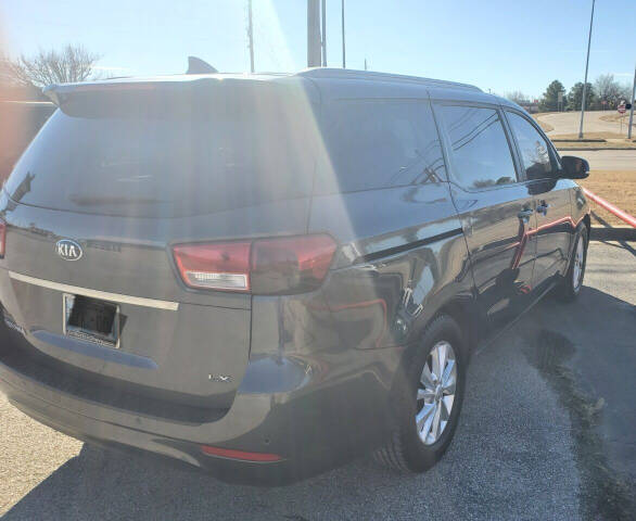 2016 Kia Sedona for sale at DURANGO AUTO CENTER LLC in Tulsa, OK