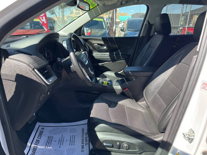 2024 GMC Terrain SLT