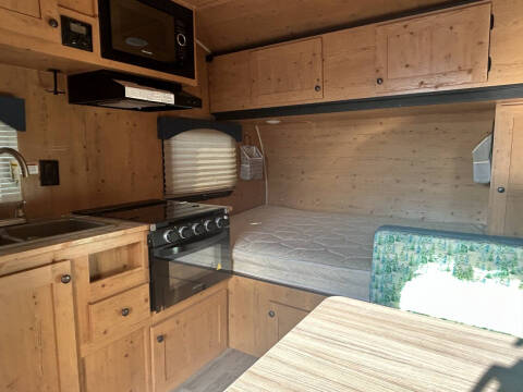 2021 Sunset Park & RV 16BH