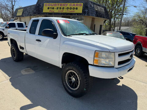 2011 Chevrolet Silverado 1500 for sale at Courtesy Cars in Independence MO