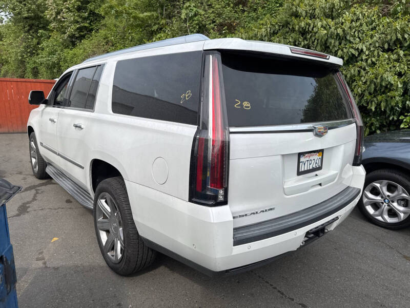 Used 2017 Cadillac Escalade ESV Luxury with VIN 1GYS3HKJ6HR238067 for sale in Edmonds, WA