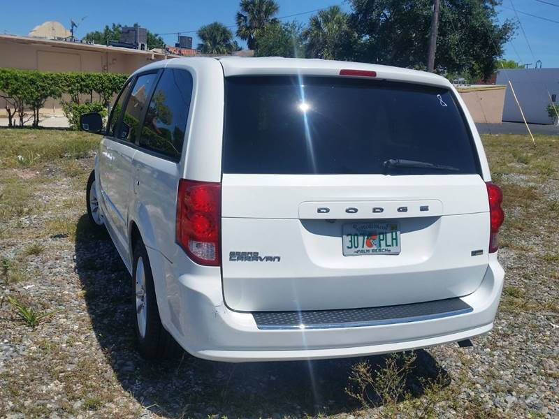 2014 Dodge Grand Caravan Minivan - $7,495