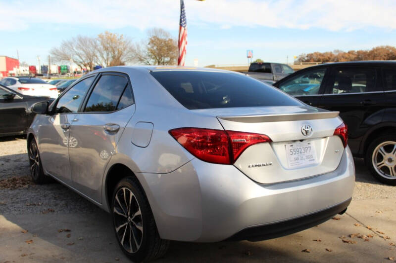 2017 Toyota Corolla SE photo 8