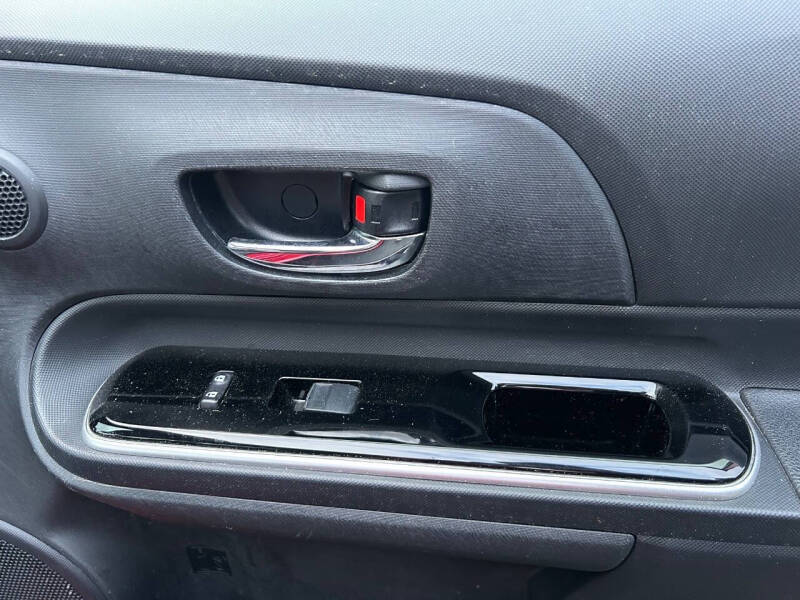 2016 Toyota Prius c Persona Special Edition