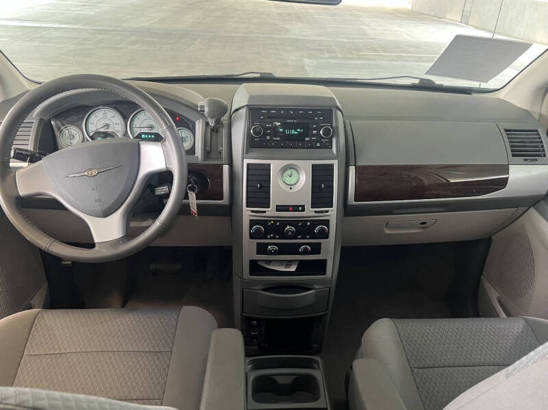 2010 Chrysler Town and Country Touring