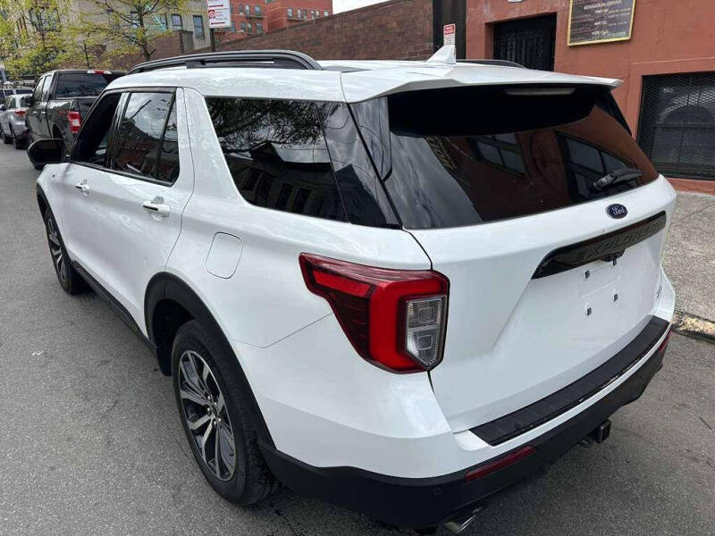 2022 Ford Explorer ST-Line