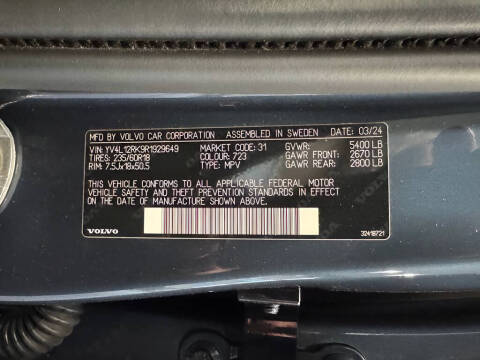 2024 Volvo XC60 B5 Core Dark Theme
