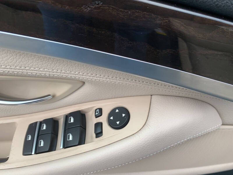 2012 BMW 5 Series 528i