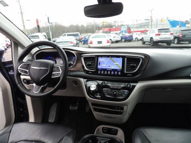 2017 Chrysler Pacifica Touring-L Plus