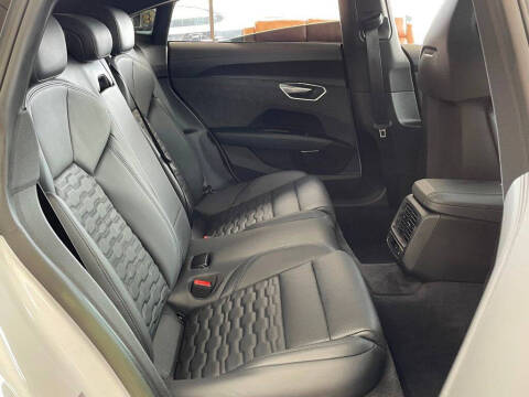 2023 Audi e-tron GT quattro Premium Plus