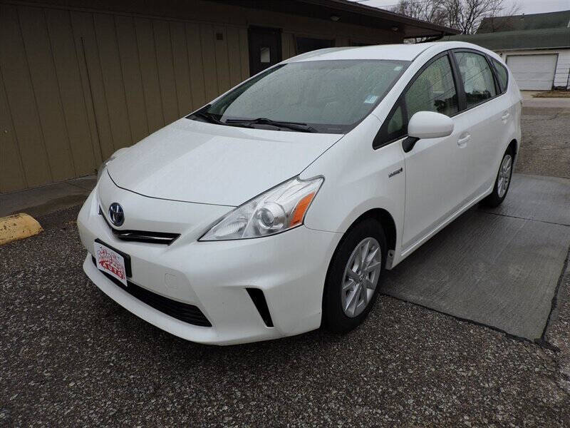 2014 Toyota Prius v Two