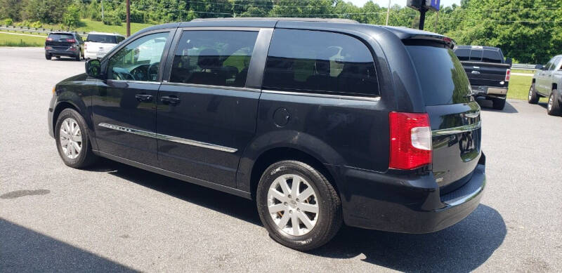 2014 Chrysler Town & Country Touring photo 6