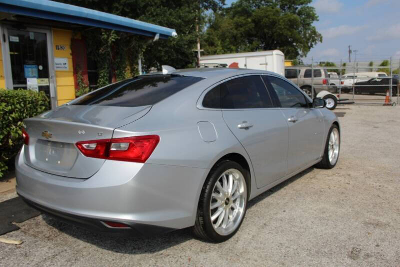 2016 Chevrolet Malibu 1LT photo 9