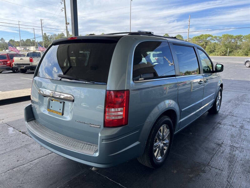 2009 Chrysler Town and Country Touring