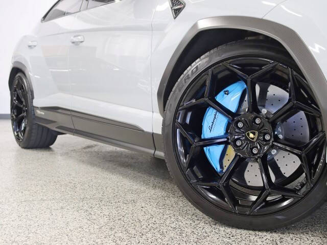 2023 Lamborghini Urus Performante