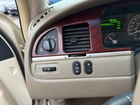 2003 Lincoln Town Car Cartier