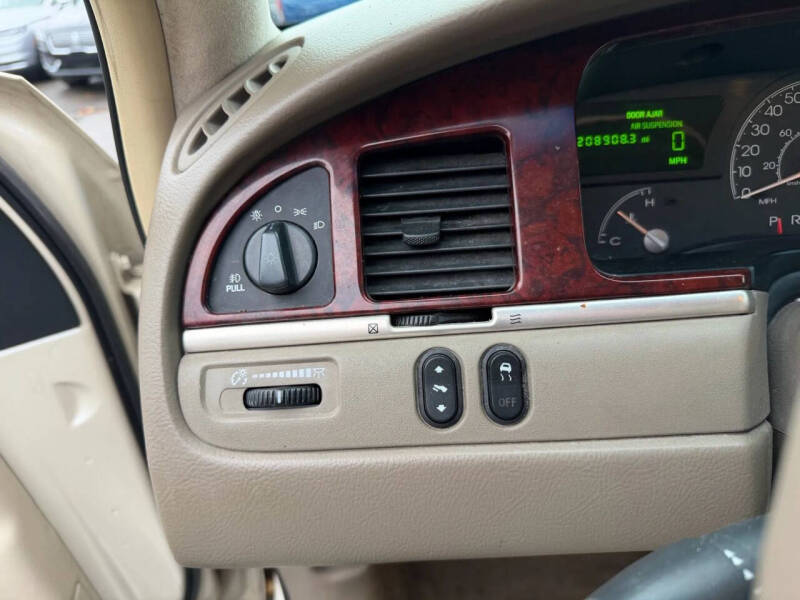 2003 Lincoln Town Car Cartier