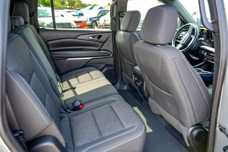 2024 Chevrolet Traverse LS