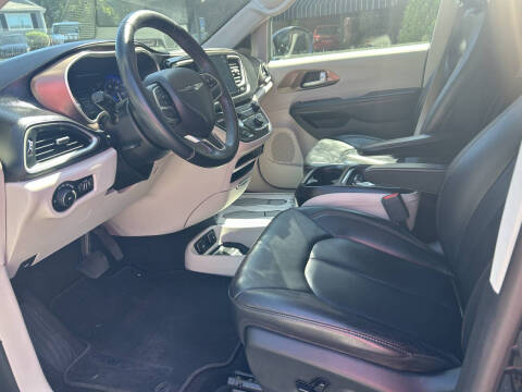 2017 Chrysler Pacifica Touring-L