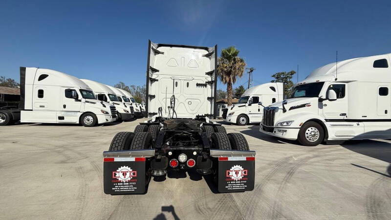 2022 Freightliner Cascadia