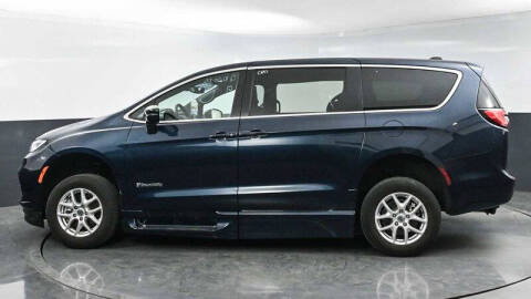 2024 Chrysler Pacifica Touring