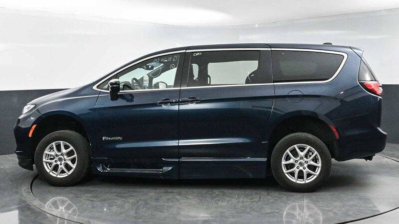 2024 Chrysler Pacifica Touring