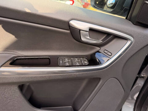 2016 Volvo XC60 T5 Platinum