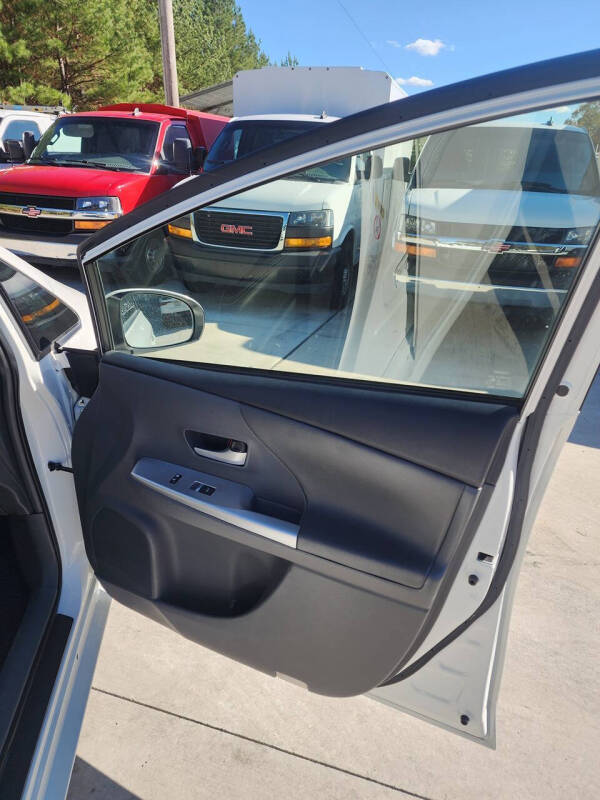 2014 Toyota Prius v Two