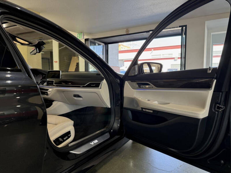 2018 BMW 7 Series M760i xDrive