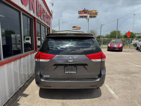 2011 Toyota Sienna Base 7-Passenger