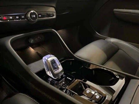 2025 Volvo XC40 B5 Plus Bright Theme