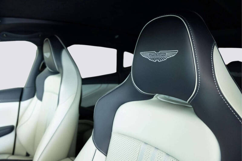 2025 Aston Martin DBX 707