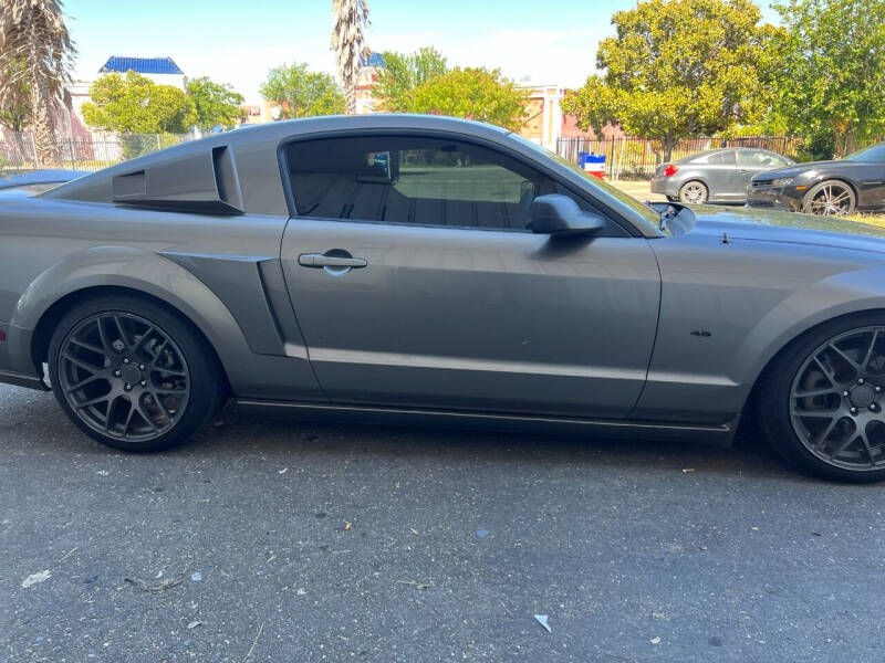 2005 Ford Mustang GT Premium