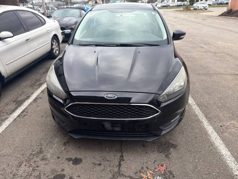 2016 Ford Focus SE's photo