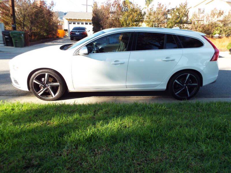 2016 Volvo V60 T6 R-Design Platinum