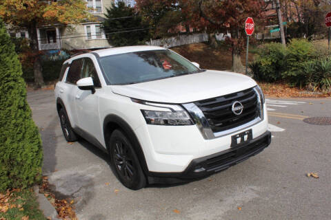 2022 Nissan Pathfinder SV