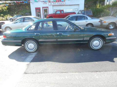 1993 Ford Crown Victoria for sale at Ricciardi Auto Sales in Waterbury CT