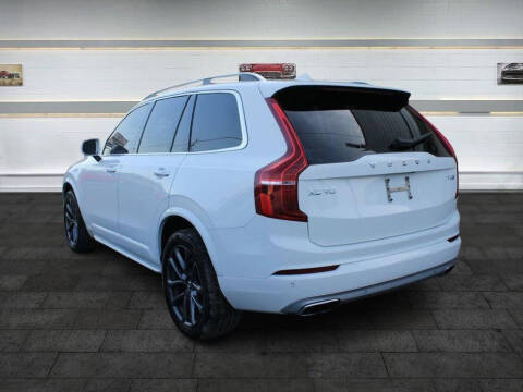 2016 Volvo XC90 T6 Momentum