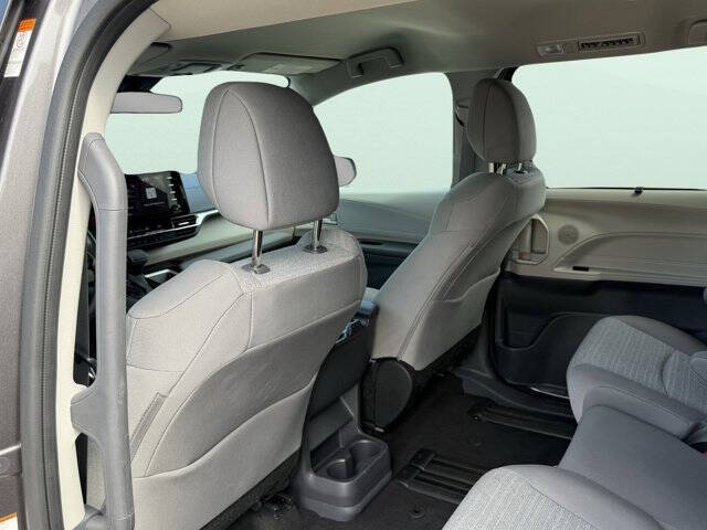 2024 Toyota Sienna LE 8-Passenger