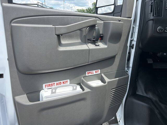 2025 Chevrolet Express 3500