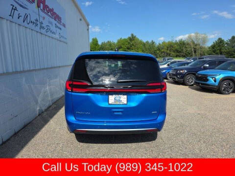 2027 Chrysler Pacifica Select