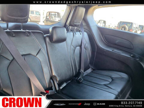 2025 Chrysler Pacifica Select