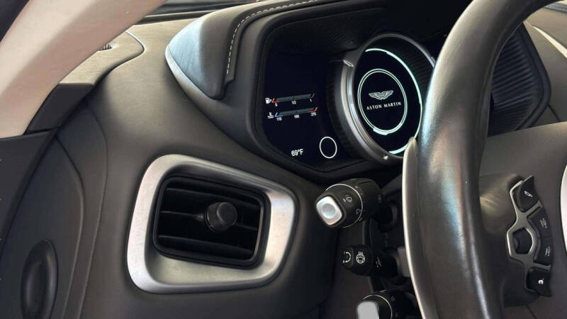 2022 Aston Martin DB11 V8