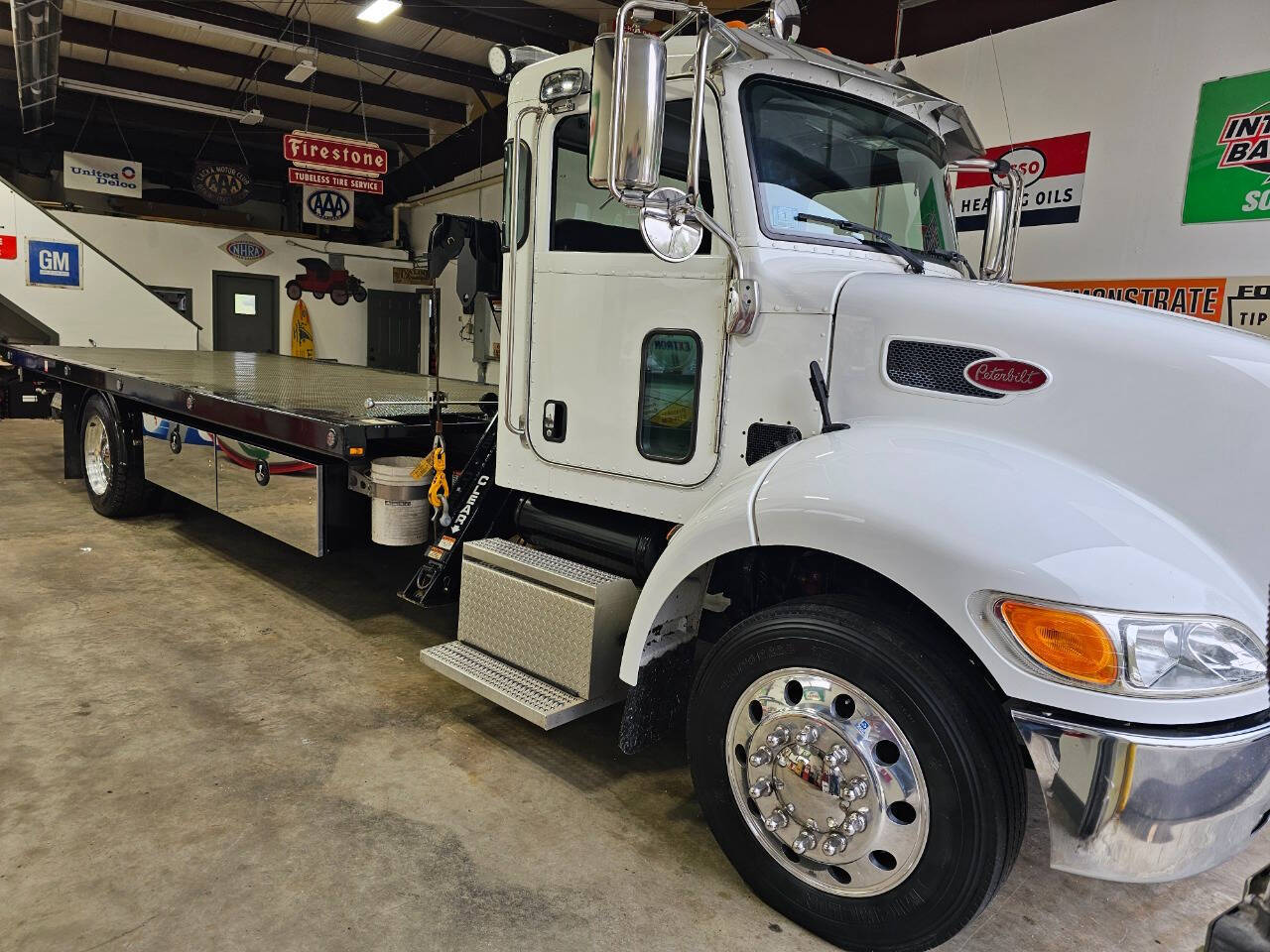 2020 Peterbilt 337 1