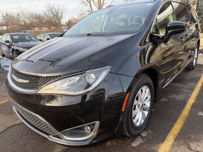 2017 Chrysler Pacifica Touring-L