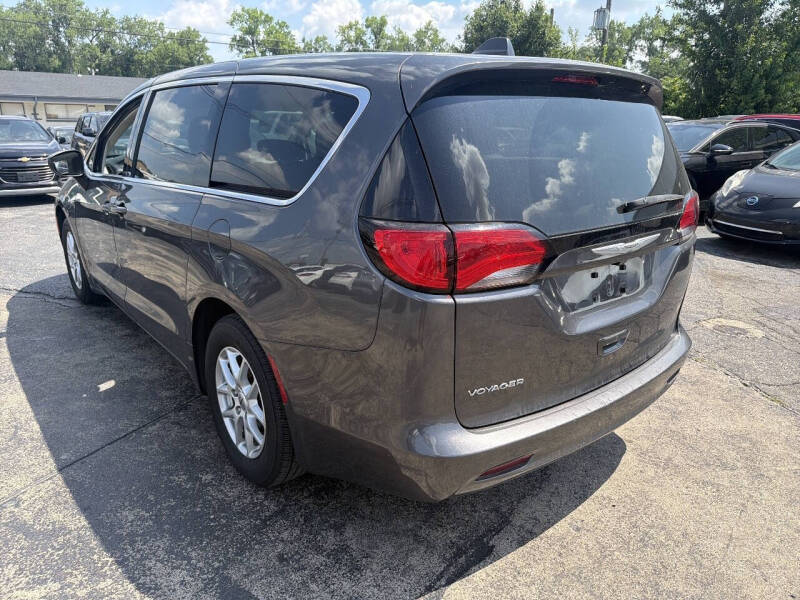 2021 Chrysler Voyager LX