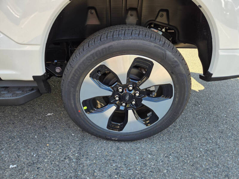 2025 Ford F-150 Lightning Platinum