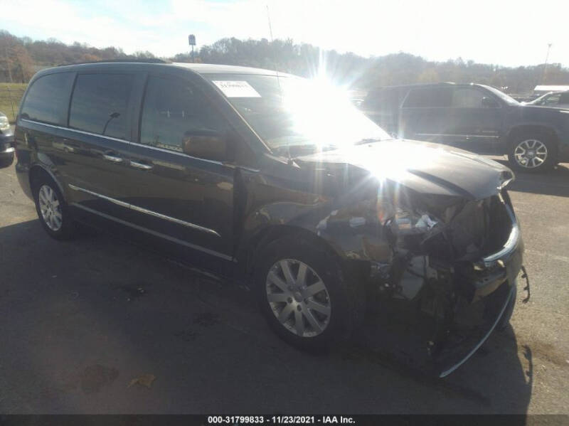 2015 Chrysler Town and Country for sale at Varco Motors LLC - Builders in Denison KS