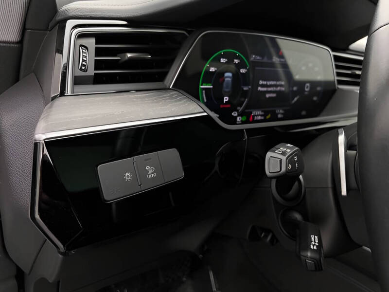 2022 Audi e-tron quattro Premium
