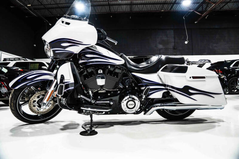 2016 Harley-Davidson FLHXSE CVO Street Glide